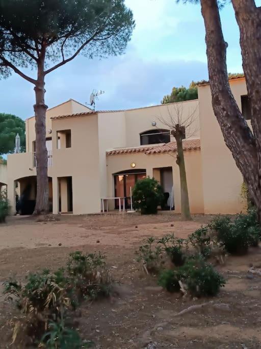 Studio Renove Dans Residence De Vacances Avec Grande Piscine Chauffee, Parking Et Terrasse Agde Extérieur photo