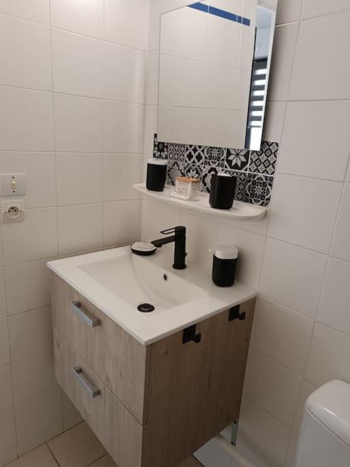 Studio Renove Dans Residence De Vacances Avec Grande Piscine Chauffee, Parking Et Terrasse Agde Extérieur photo