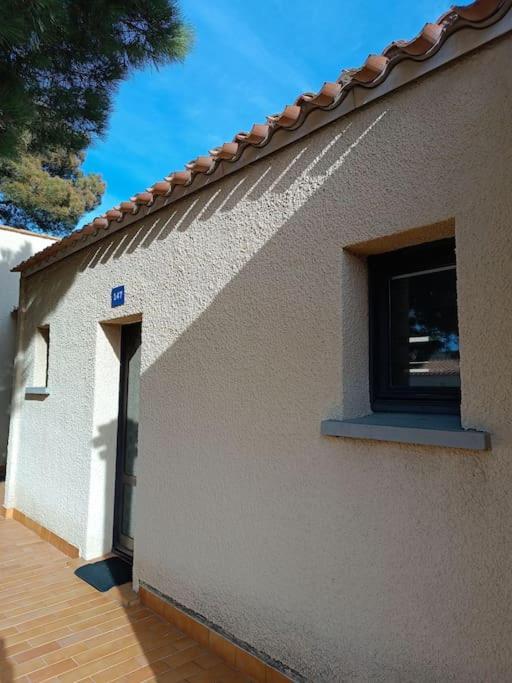 Studio Renove Dans Residence De Vacances Avec Grande Piscine Chauffee, Parking Et Terrasse Agde Extérieur photo