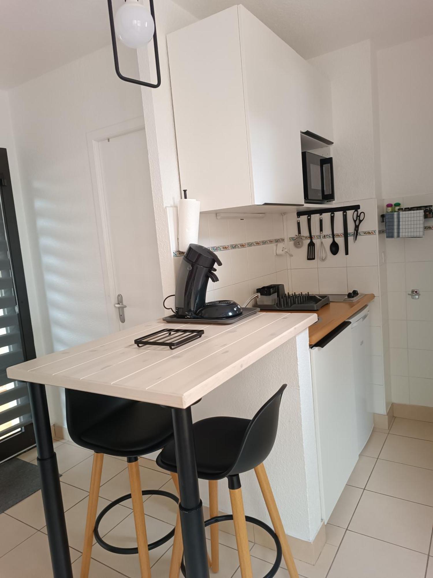 Studio Renove Dans Residence De Vacances Avec Grande Piscine Chauffee, Parking Et Terrasse Agde Extérieur photo