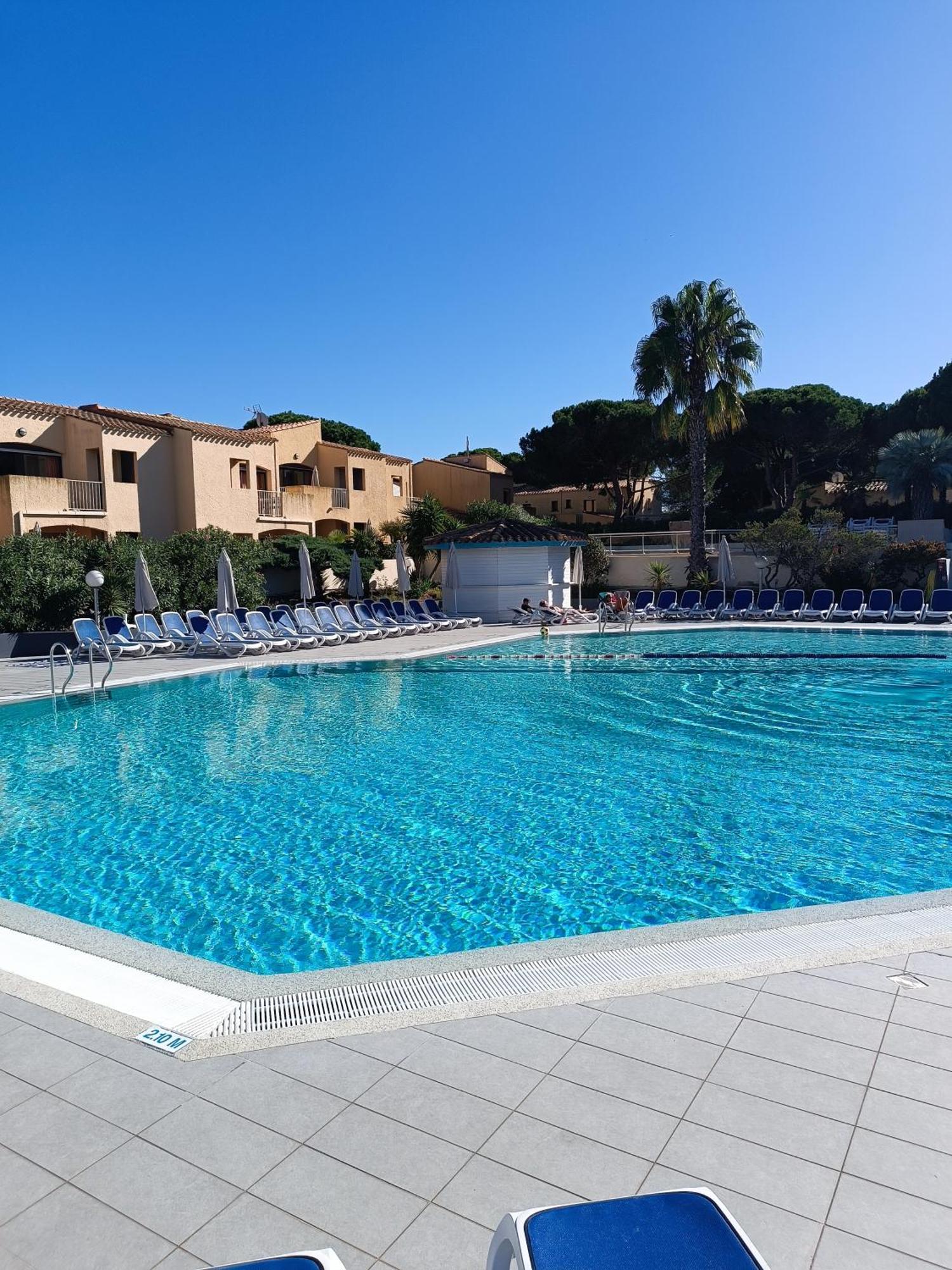 Studio Renove Dans Residence De Vacances Avec Grande Piscine Chauffee, Parking Et Terrasse Agde Extérieur photo