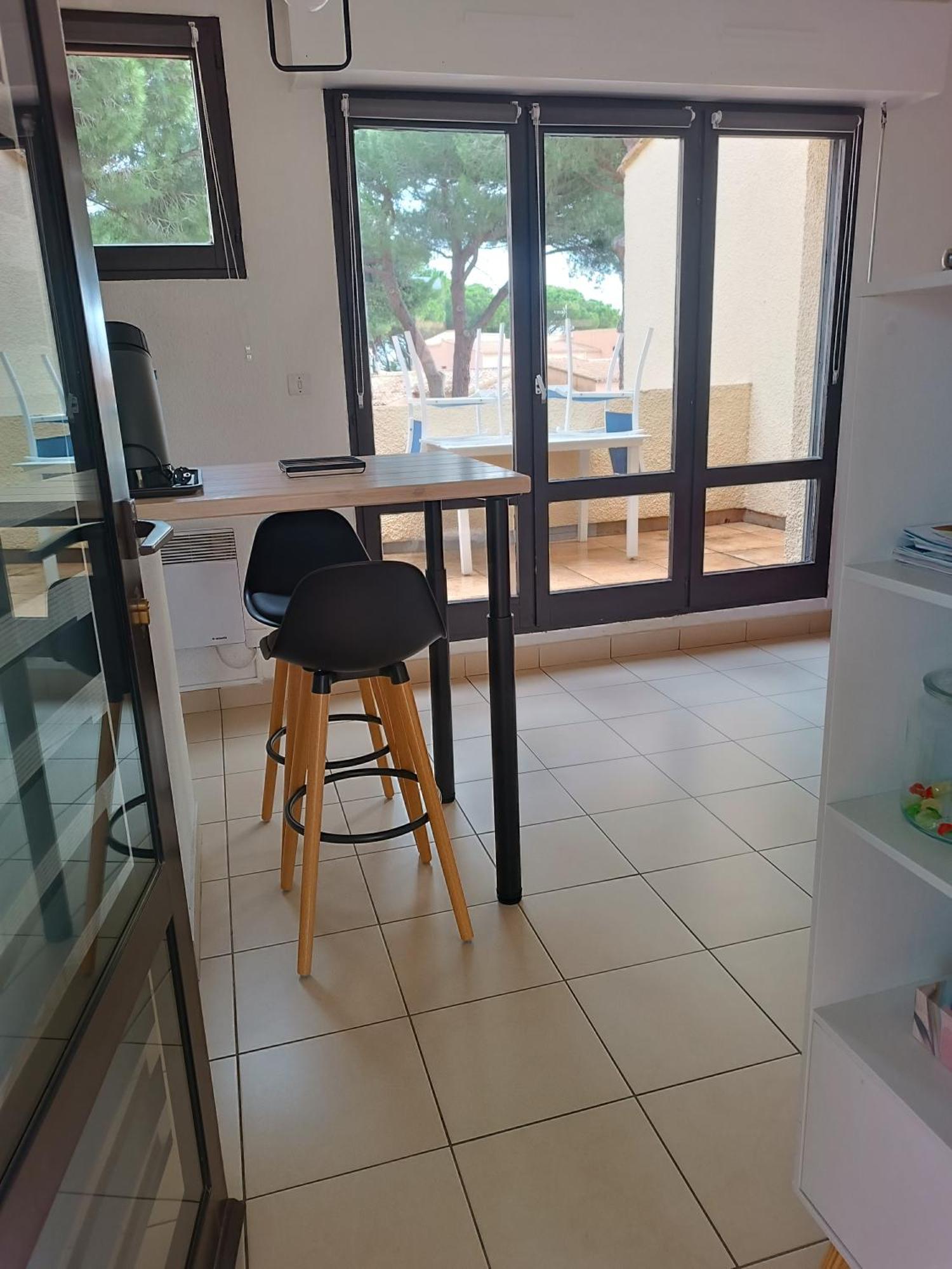 Studio Renove Dans Residence De Vacances Avec Grande Piscine Chauffee, Parking Et Terrasse Agde Extérieur photo