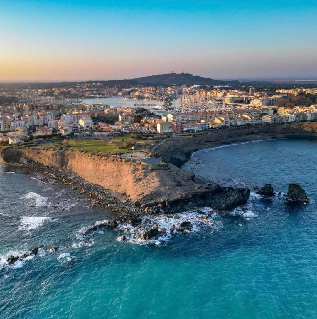 Studio Renove Dans Residence De Vacances Avec Grande Piscine Chauffee, Parking Et Terrasse Agde Extérieur photo